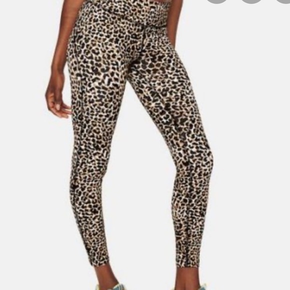 OV Leopard TechSweat Flex/Move free Leggings - Picture 2 of 9